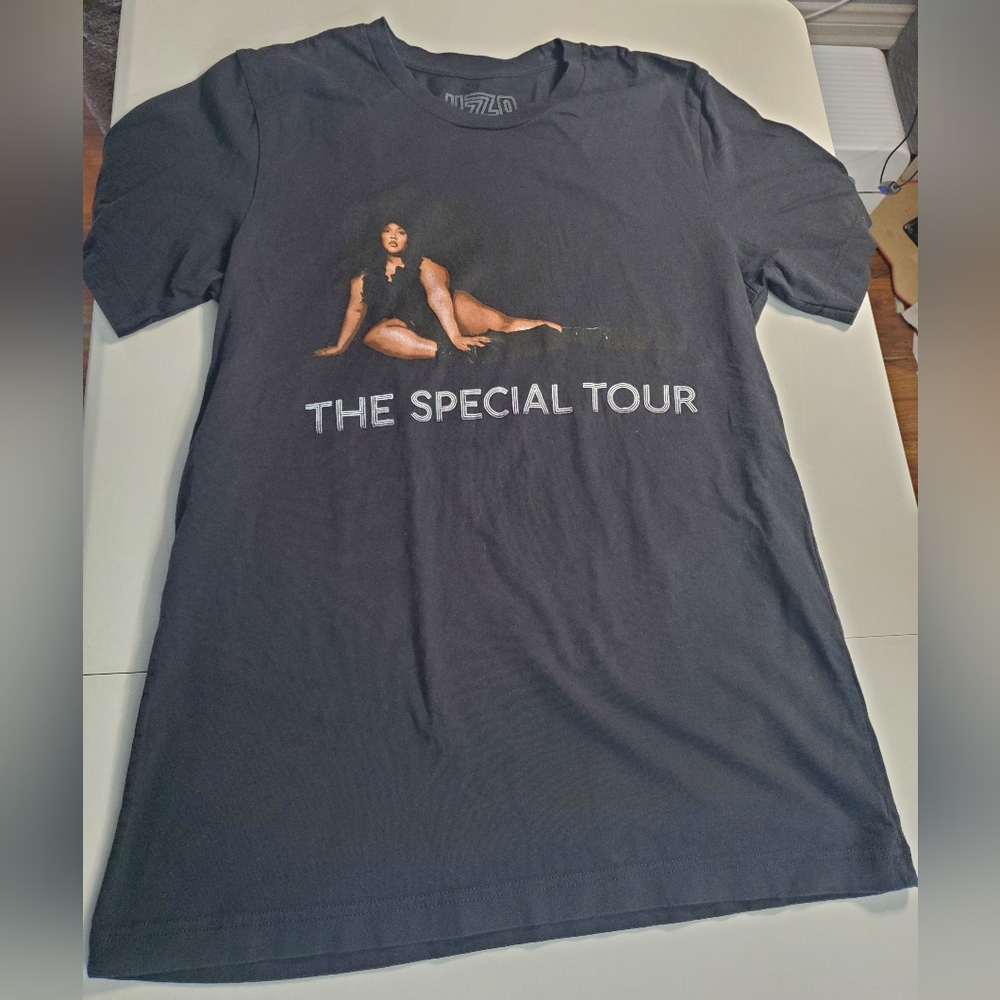 Lizzo Tour Shirt Medium